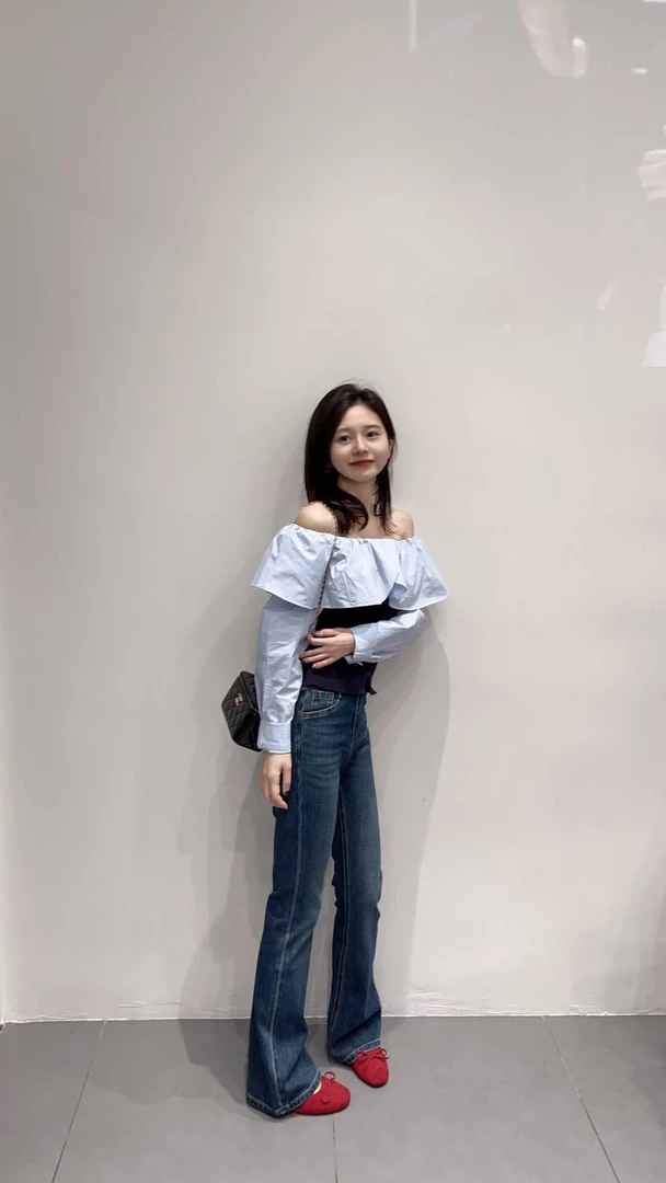 2025秋季新款韩版设计感一字肩娃娃领衬衫长袖气质上衣百搭牛仔裤