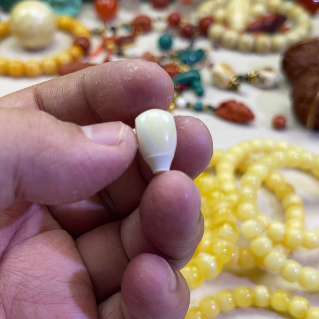 琥珀未镶嵌珠宝奇石30