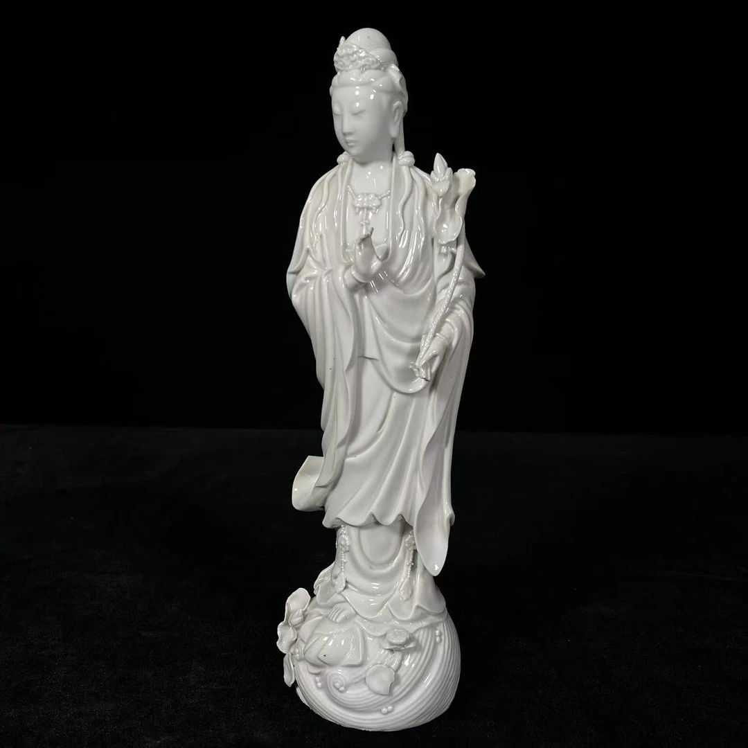 Lot12: 德化窑观音H：41.8cm/1327.8g