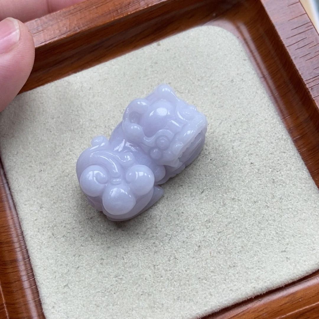 翡翠未镶嵌颈饰霸王