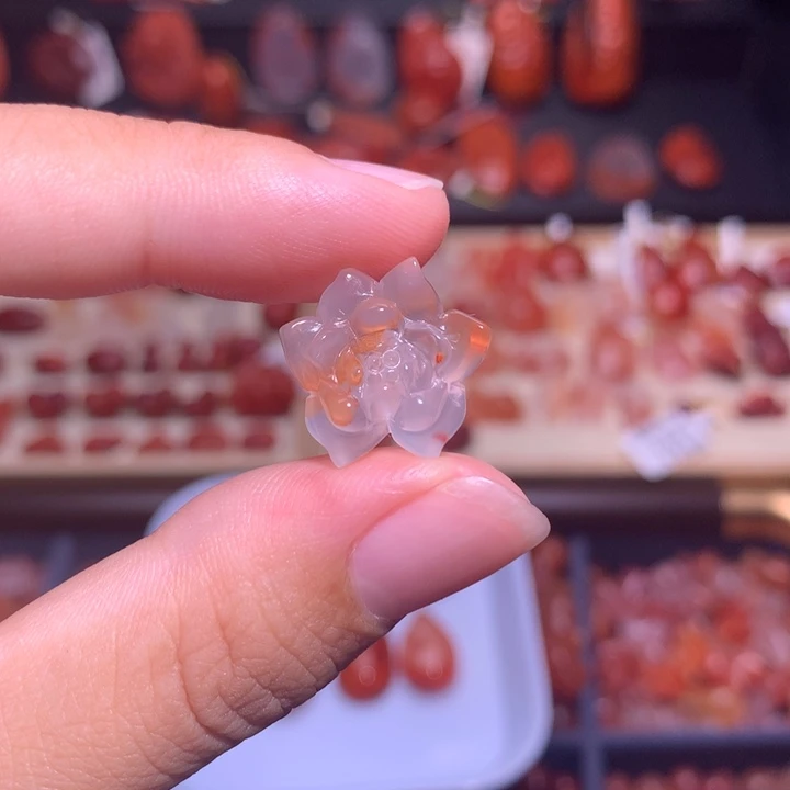 南红玛瑙未镶嵌珠宝半成品冰莲