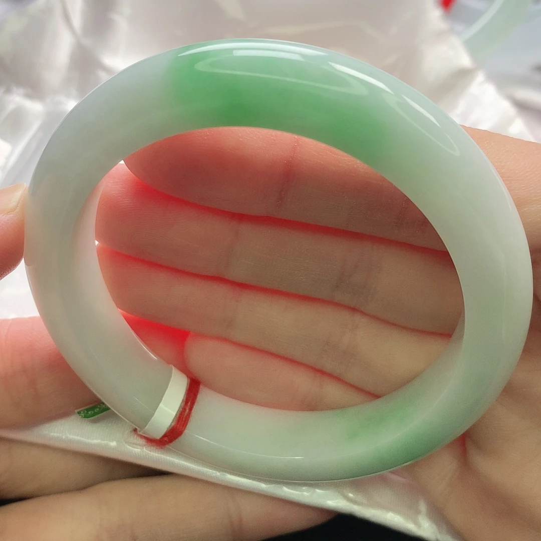 翡翠未镶嵌手镯缅甸5556