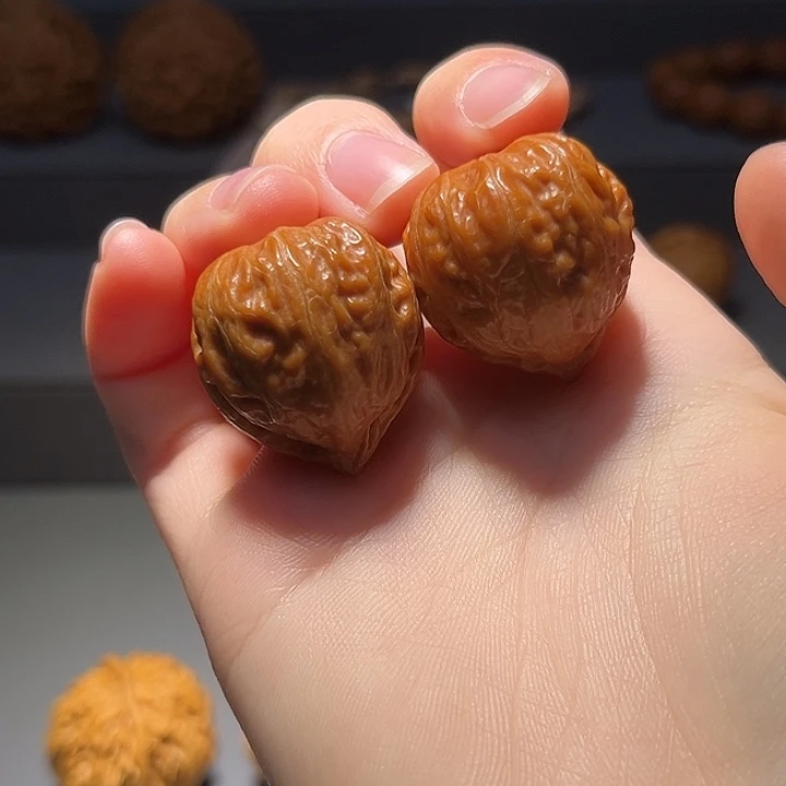 文玩核桃把件桃心428