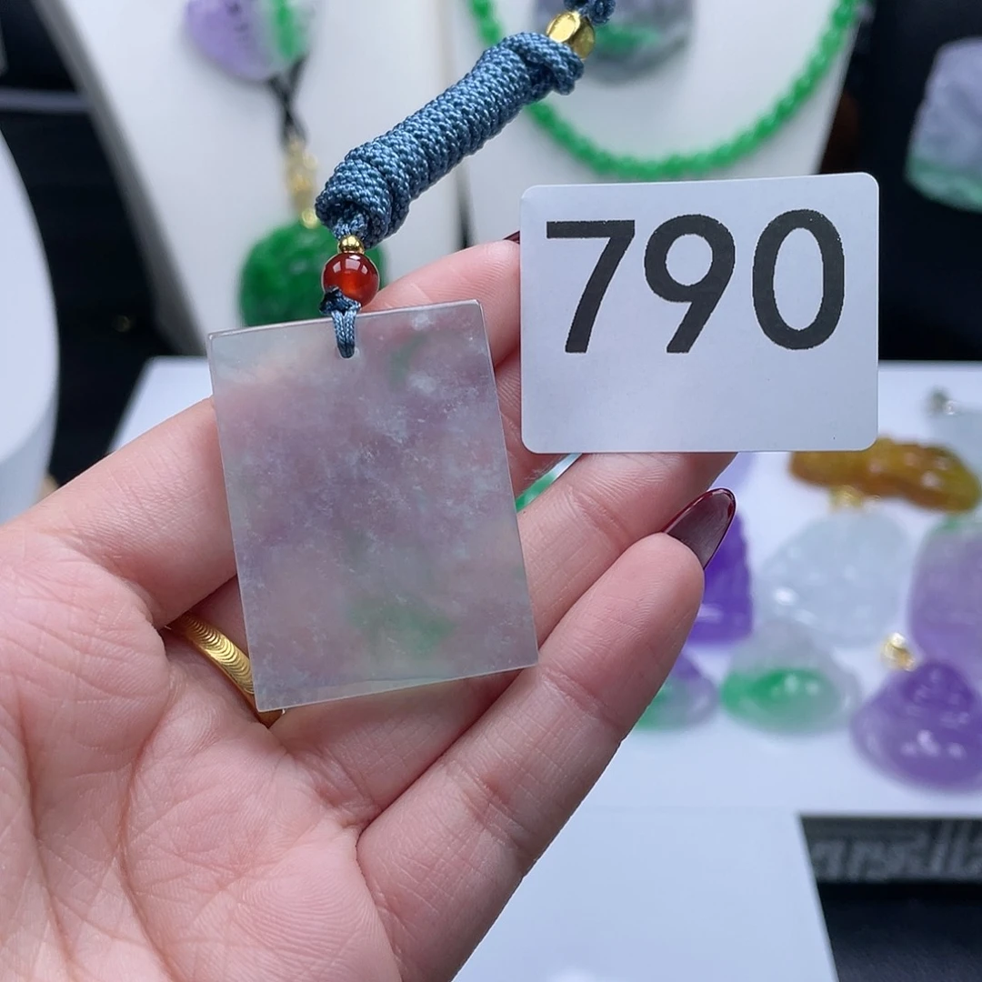 翡翠吊坠(赠链)未镶嵌