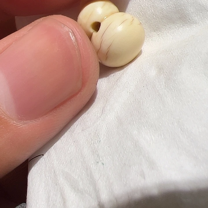 玻璃颈饰在这里的