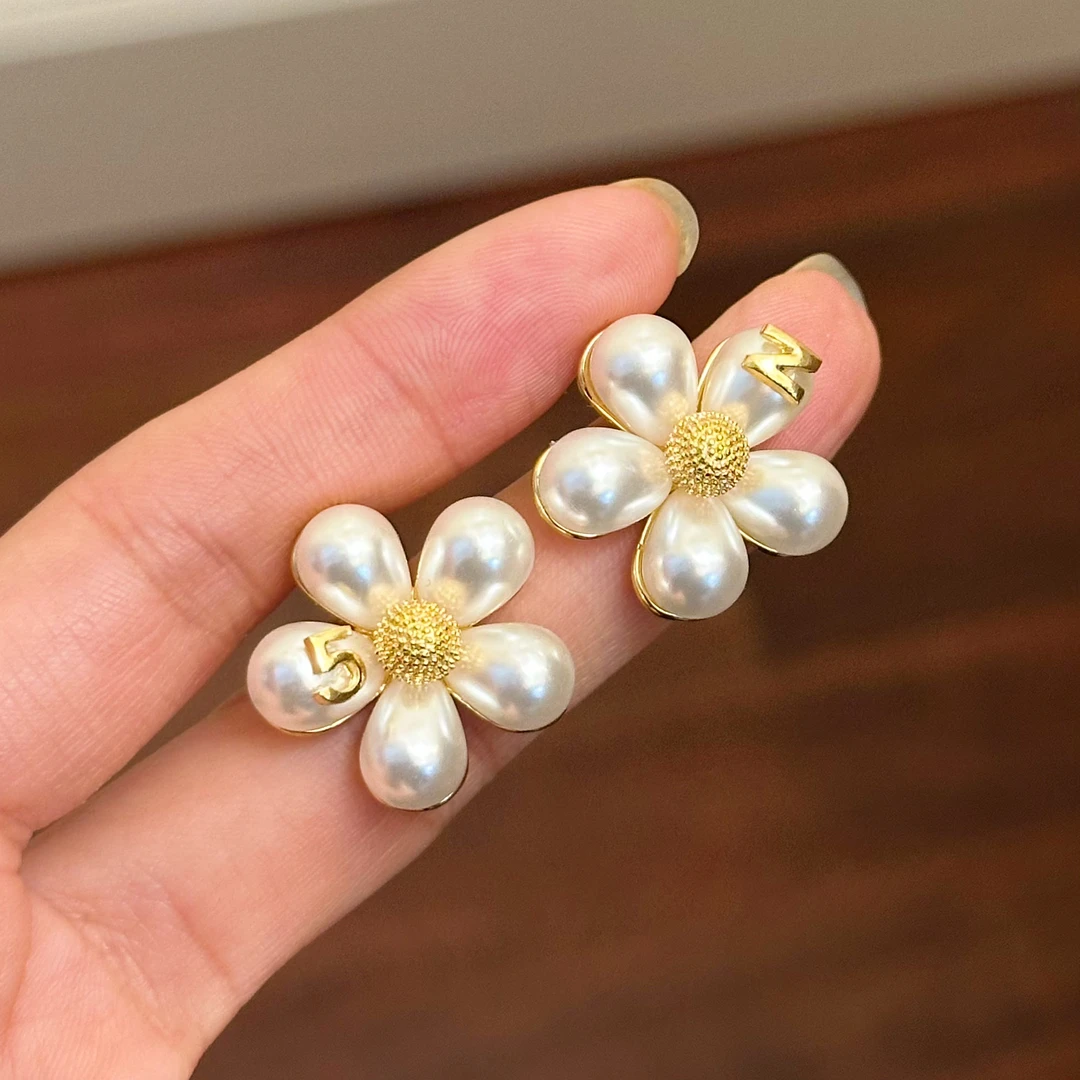 铜合金仿珍珠耳饰 E0511 时尚气质百搭甜美精致法式花朵耳环