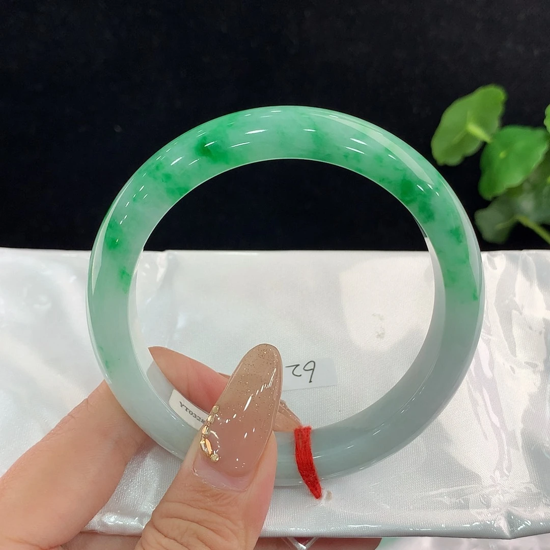 翡翠手镯未镶嵌正62