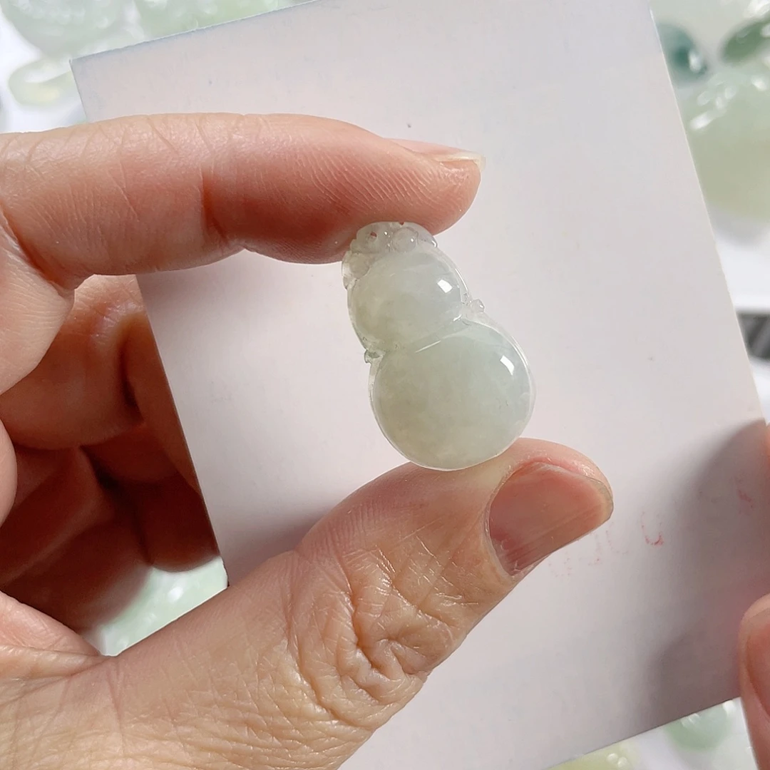 翡翠颈饰未镶嵌嘤****g葫芦