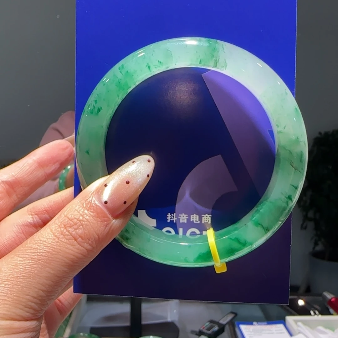 石英质玉（非洲翠）未镶嵌手镯