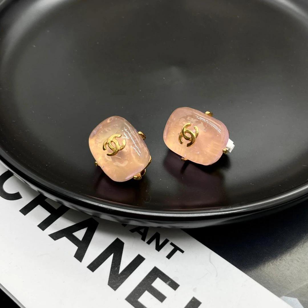 95新 Chanel/香奈儿 香奈儿浅粉色方糖琉璃耳夹/x06918