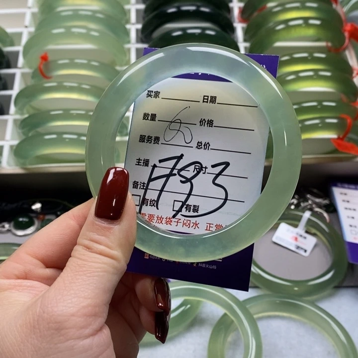 蛇纹石玉手镯未镶嵌?***步