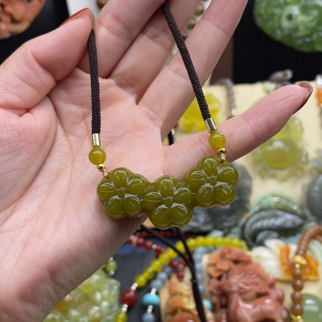 未镶嵌蛇纹石玉颈饰