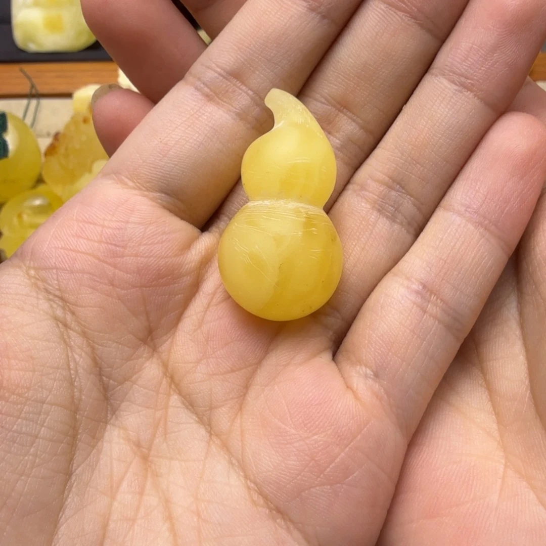 蜜蜡未镶嵌珠宝奇石