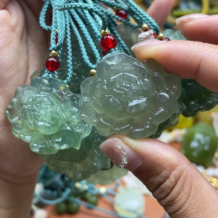 蛇纹石玉未镶嵌吊坠