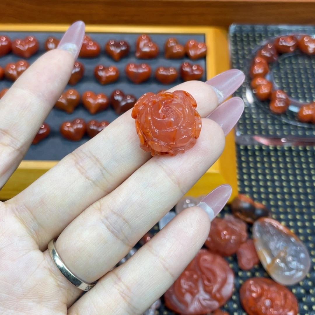 南红玛瑙未镶嵌颈饰牡丹花