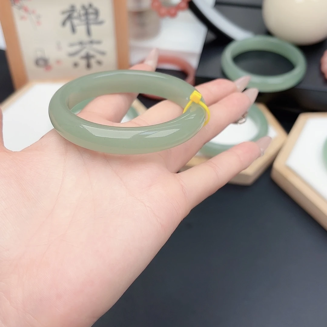 石英质玉未镶嵌手镯56