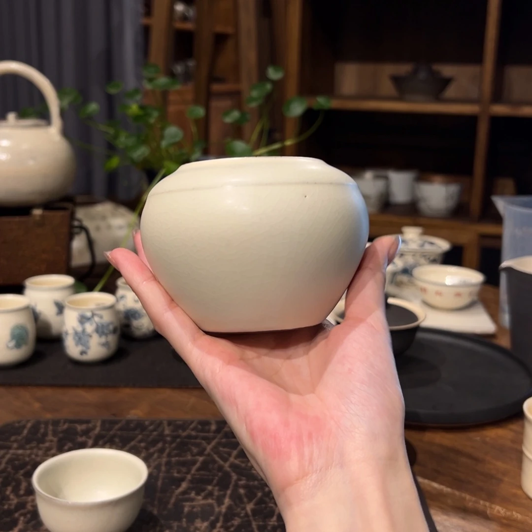 瑕疵。    陶瓷。     陶瓷。