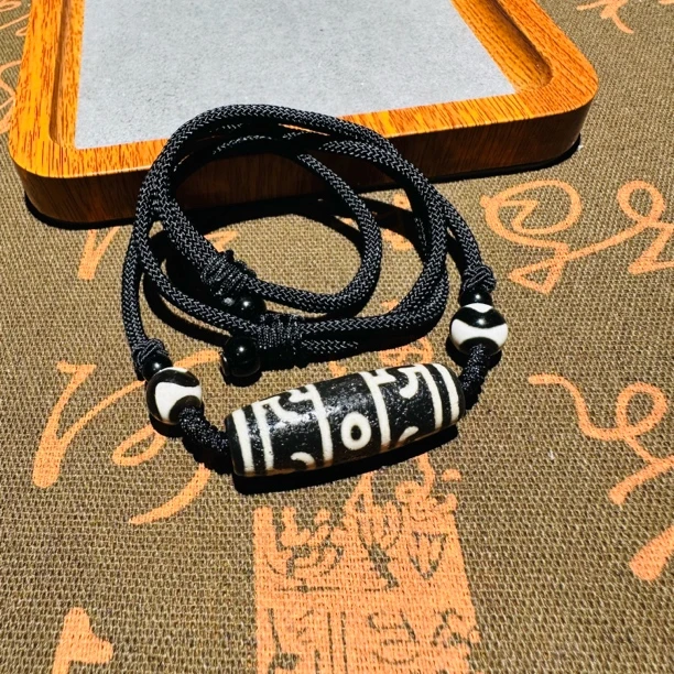 玛瑙黑白博古包浆风化莲师三眼锁骨链尺寸38乘12毫米左右