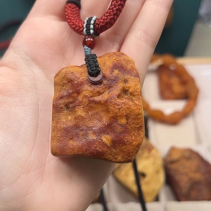 琥珀珠宝奇石未镶嵌