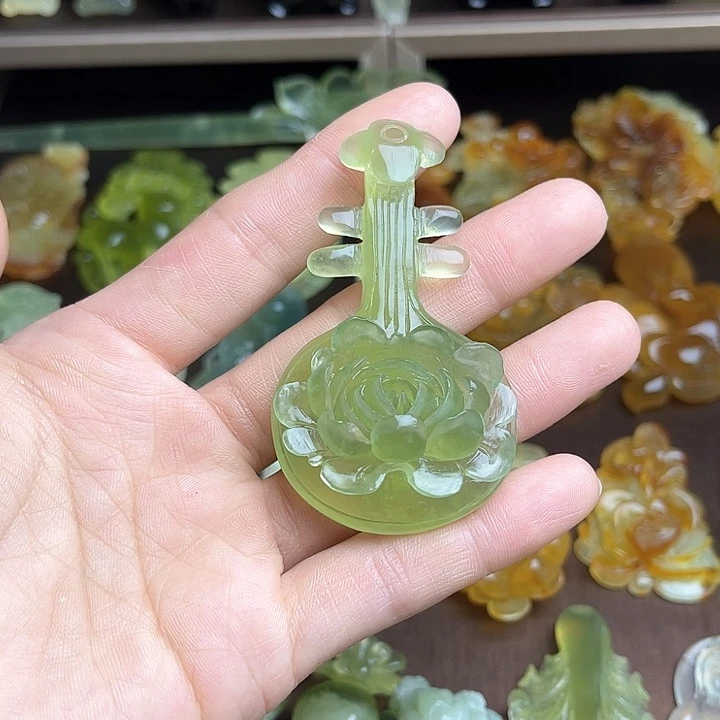 蛇纹石玉颈饰未镶嵌