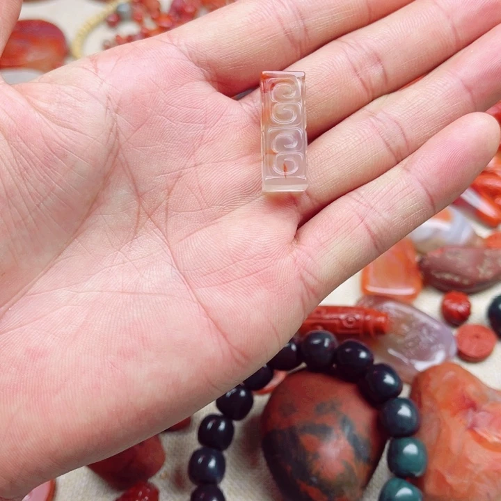 未镶嵌方形玉琮桶珠南红玛瑙