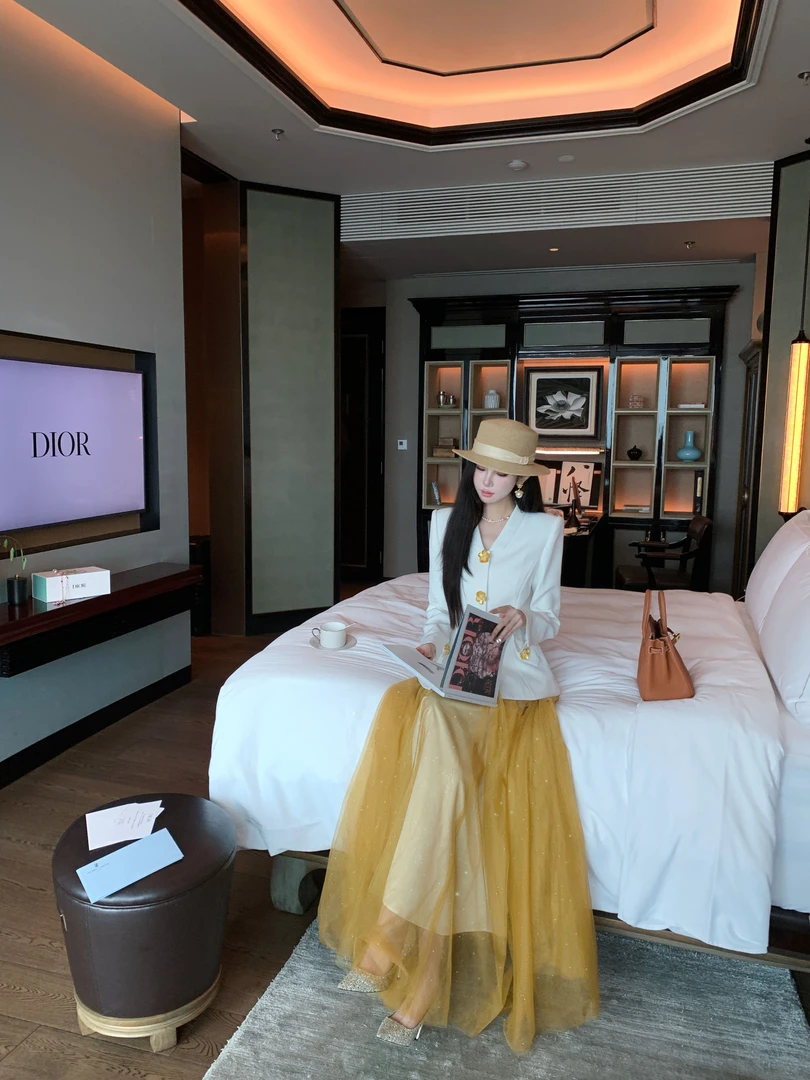 【雅乔定制】复古时报 V领收腰金扣白西装女小西服DYZY-25087755