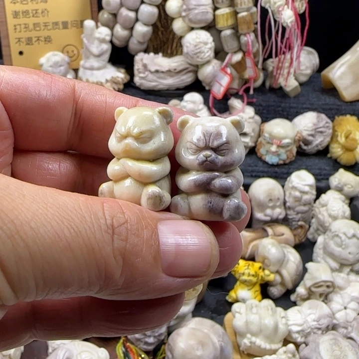 平***顺非金属配饰鹿角雕刻小熊