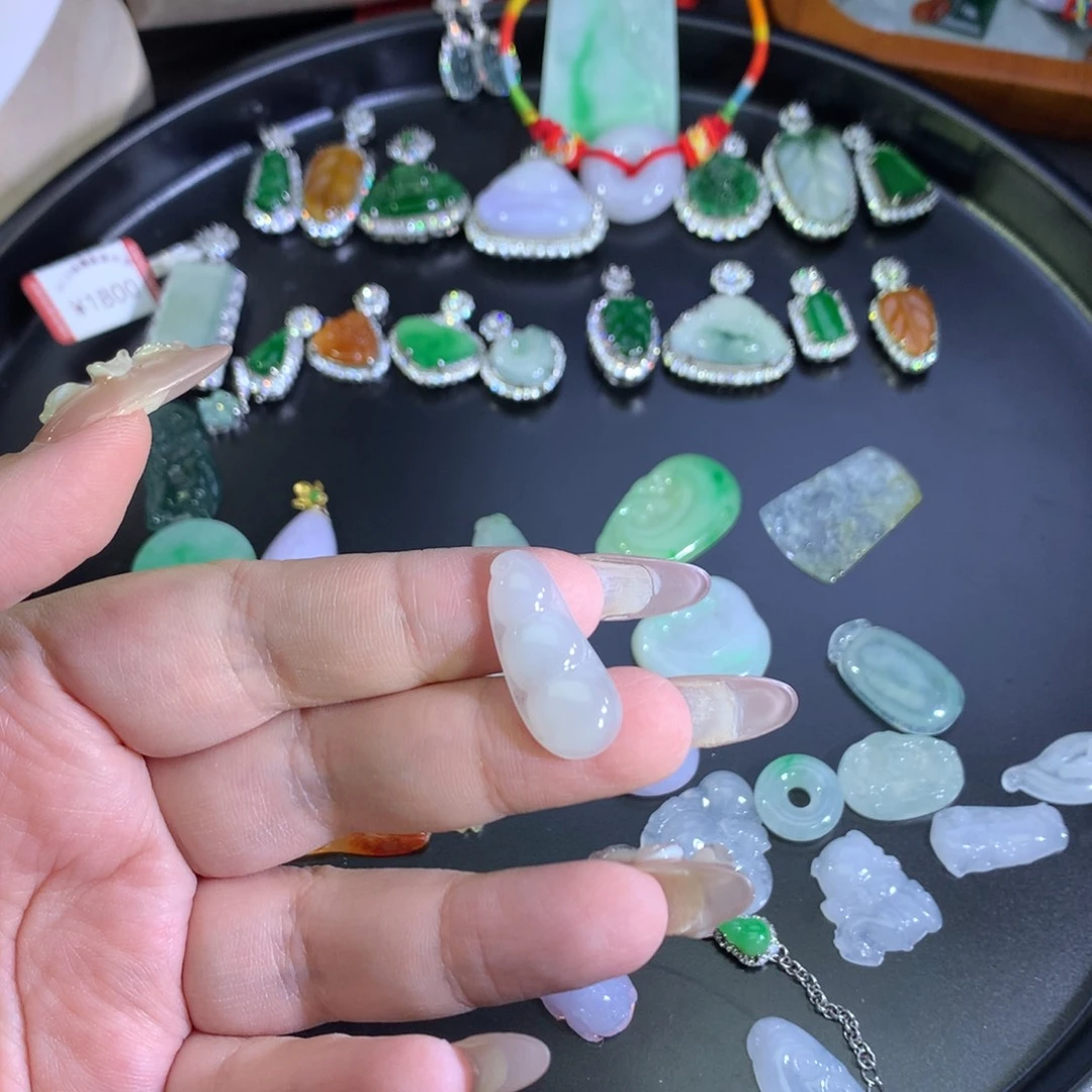 翡翠未镶嵌吊坠(不含链)豆子