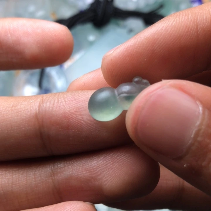 定制翡翠未镶嵌挂件