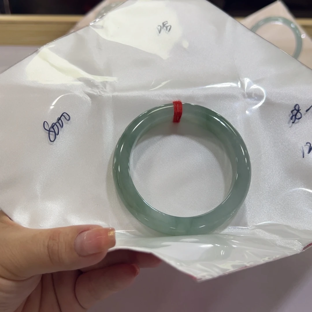 哈***哈未镶嵌手镯翡翠手镯