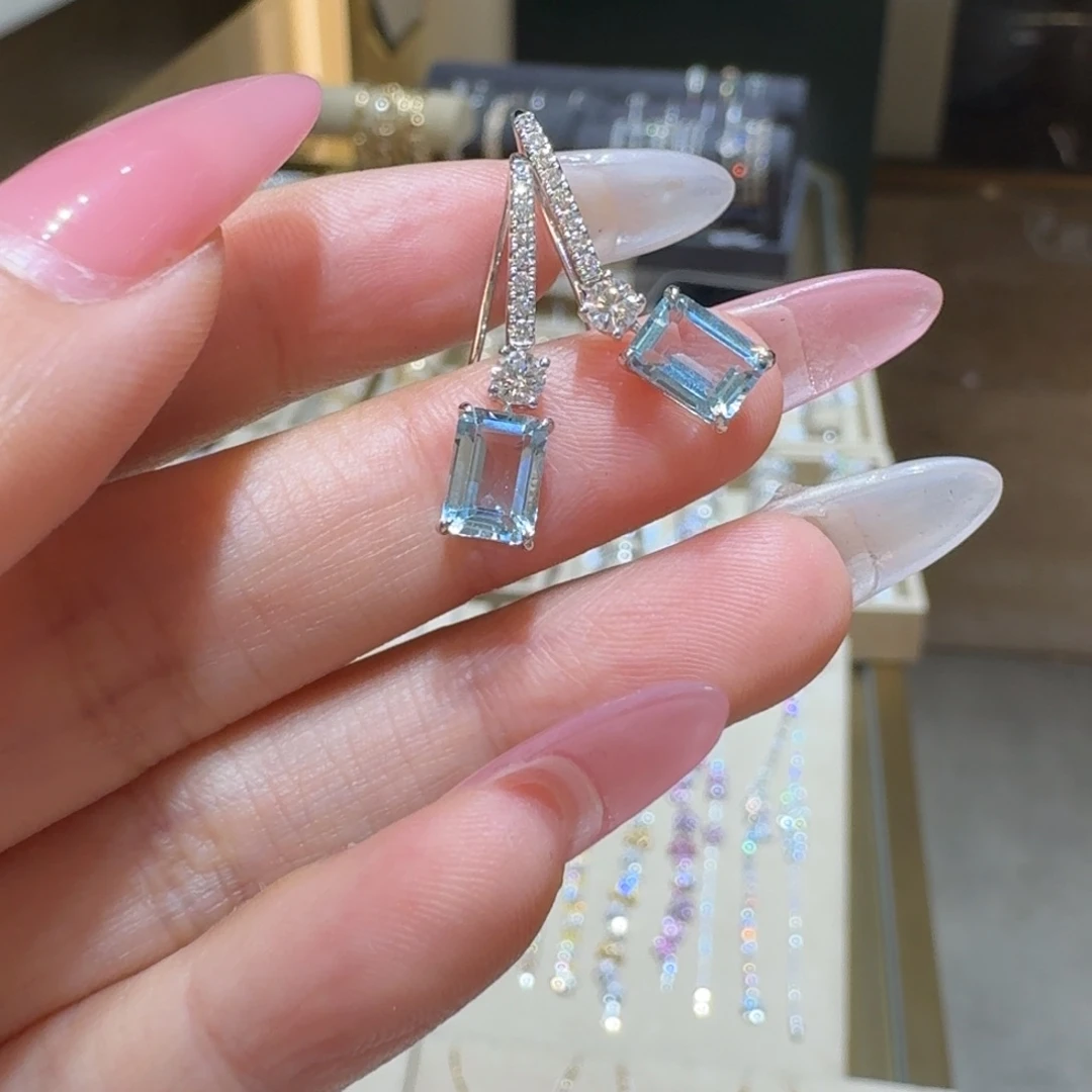 18K金镶嵌耳坠海蓝宝石