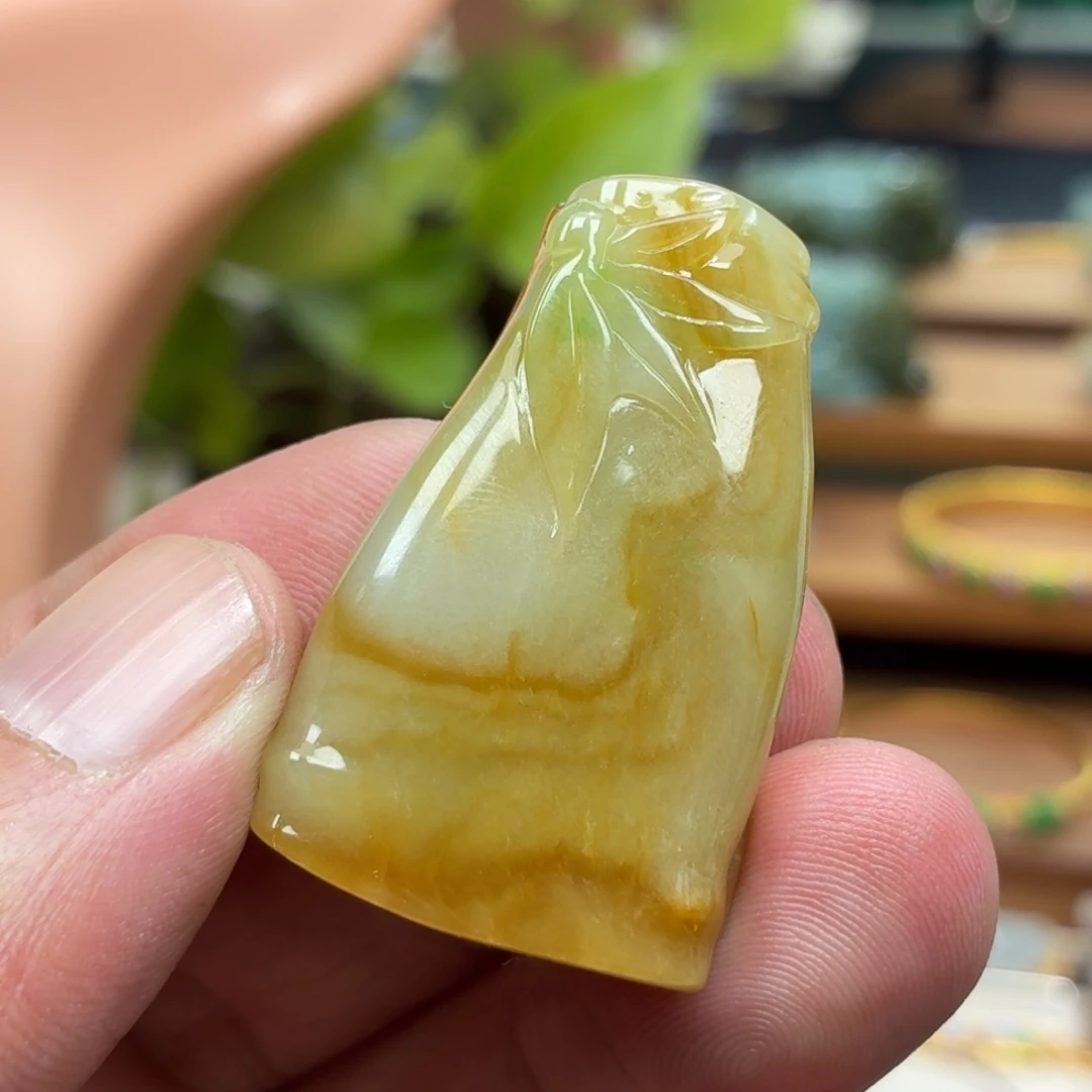 翡翠未镶嵌颈饰挂件