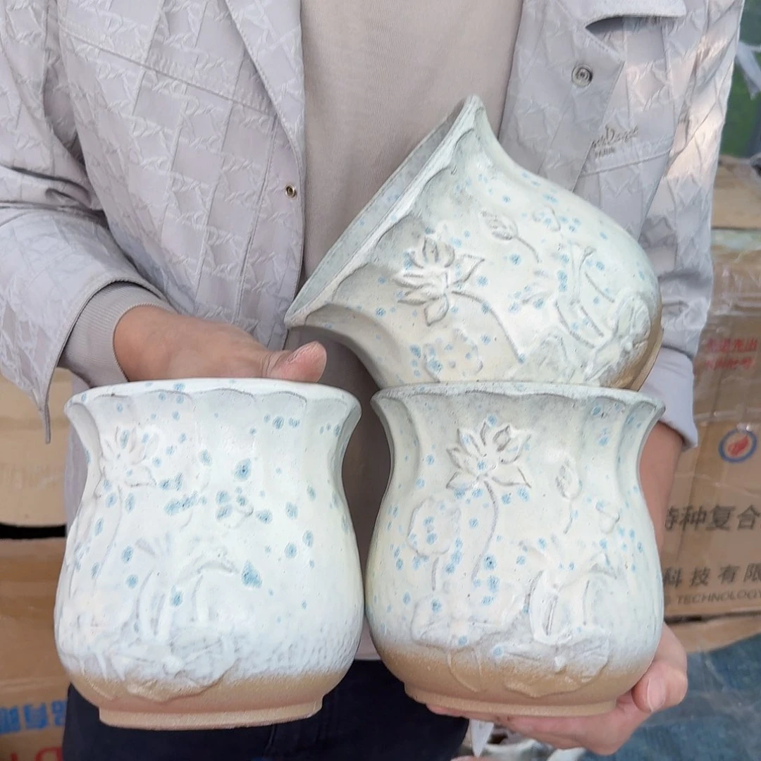 紫砂花盆口15高16（三个荷花白色