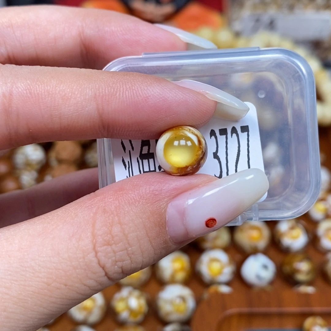 蜜蜡未镶嵌珠宝奇石3727