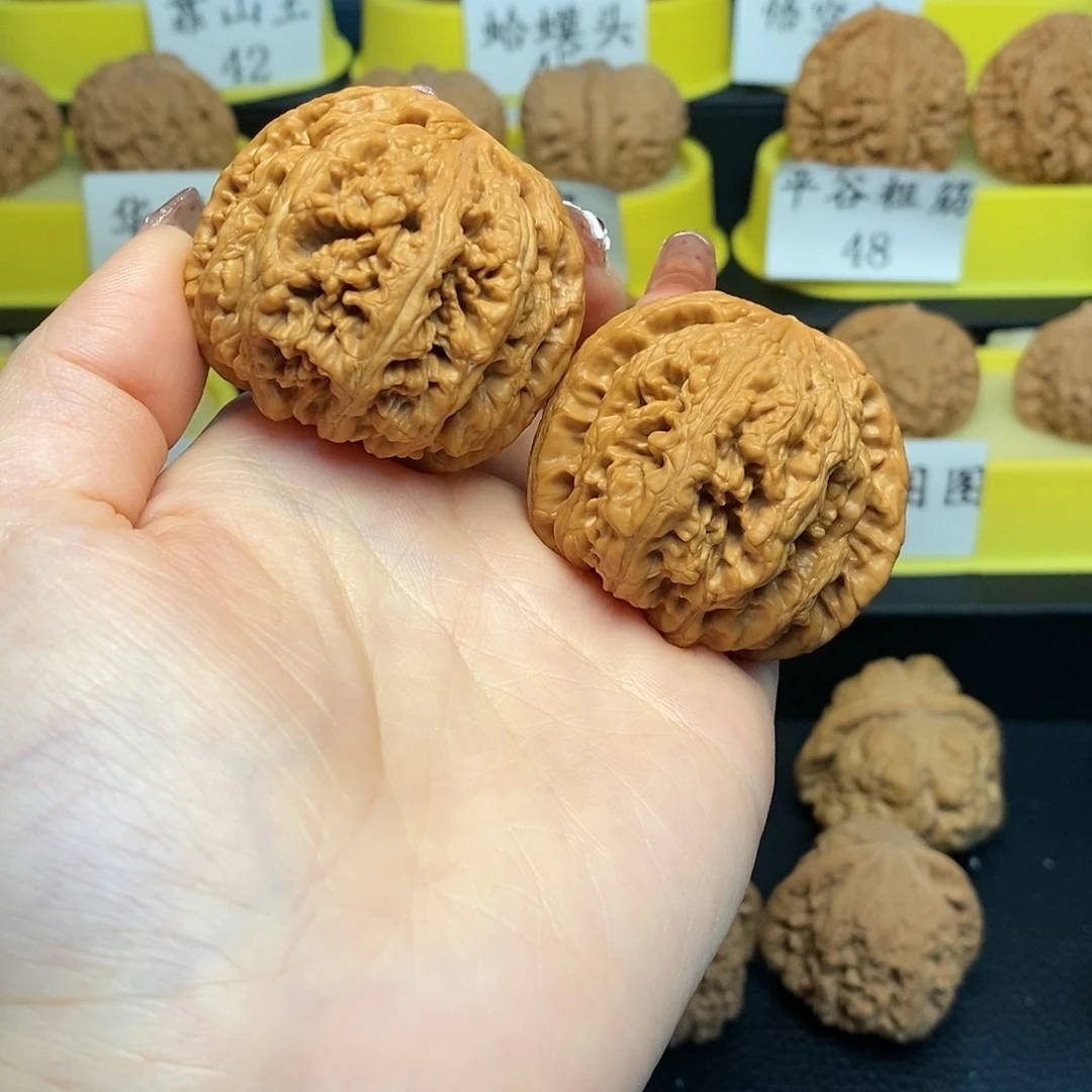 文玩核桃把件大**巷粗筋