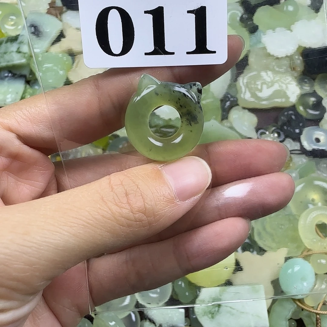 蛇纹石玉未镶嵌岫玉吊坠