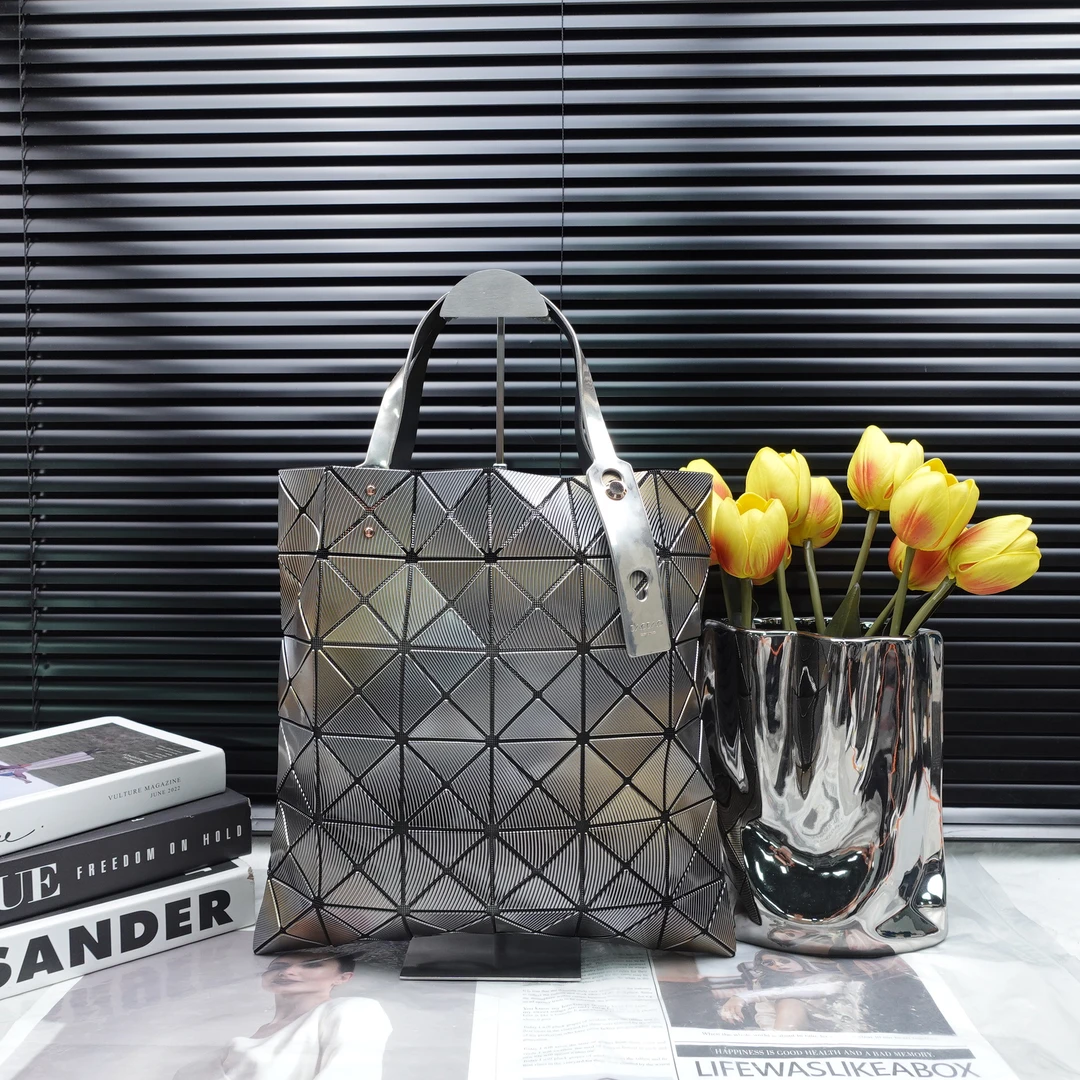 95新 Issey Miyake/三宅一生 单肩包/T10319538