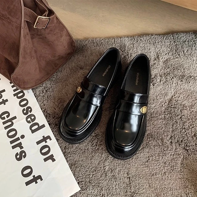 厚底英伦风小皮鞋女款2025年新款百搭一脚蹬金属时尚粗跟乐福鞋