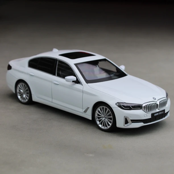 1:18比例正版宝马 5系 仿真合金汽车模型静态车模礼品摆件