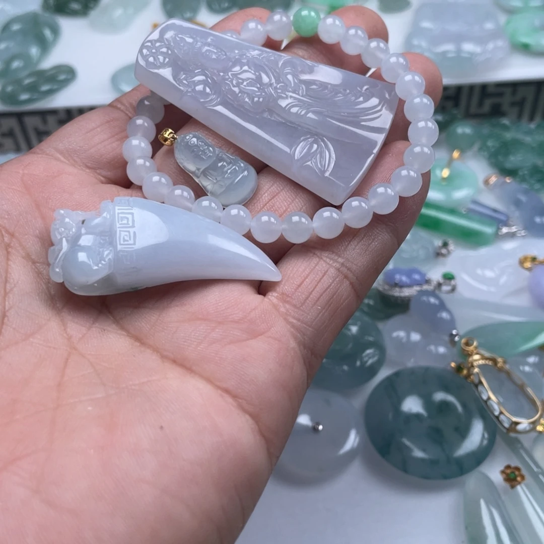 不***尘翡翠未镶嵌颈饰翡翠