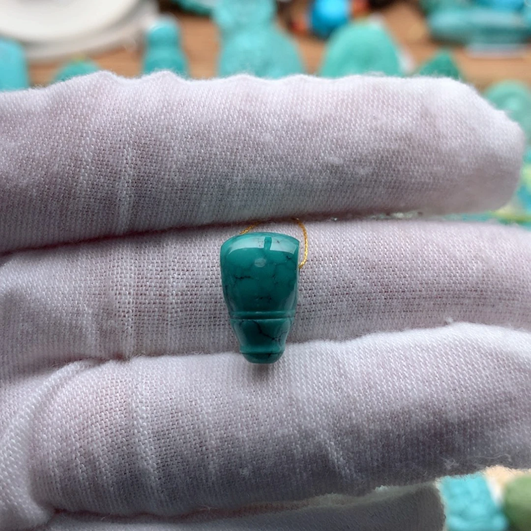 绿松石颈饰未镶嵌