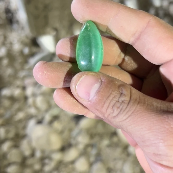 石英质玉未镶嵌车挂