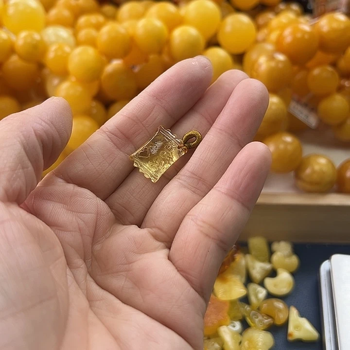 未镶嵌琥珀珠宝奇石