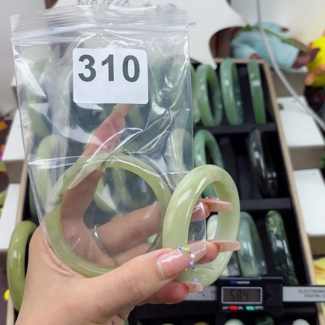 蛇纹石玉未镶嵌手镯岁****安