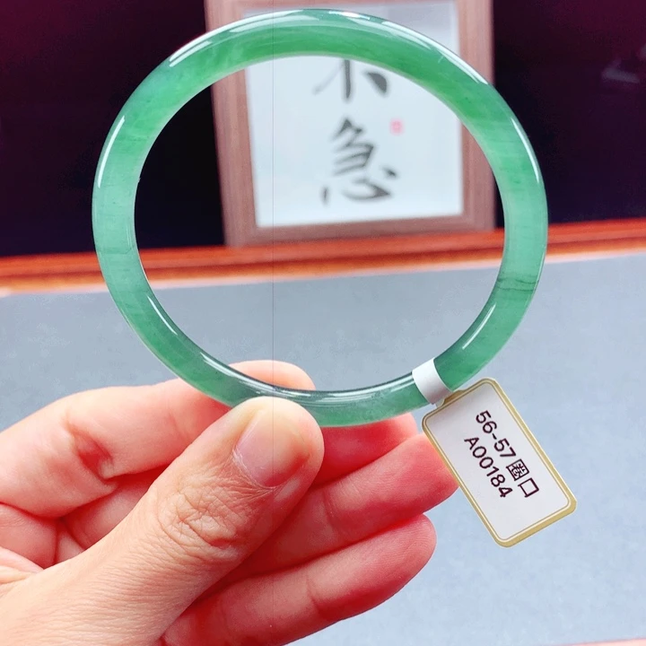 未镶嵌手镯翡翠圆镯