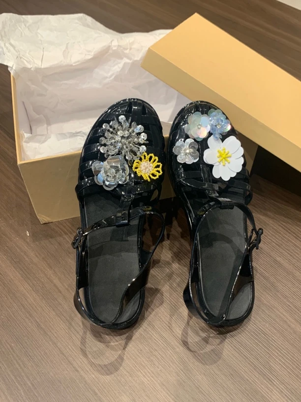 黑色罗马凉鞋配饰花朵2025年新款雨鞋