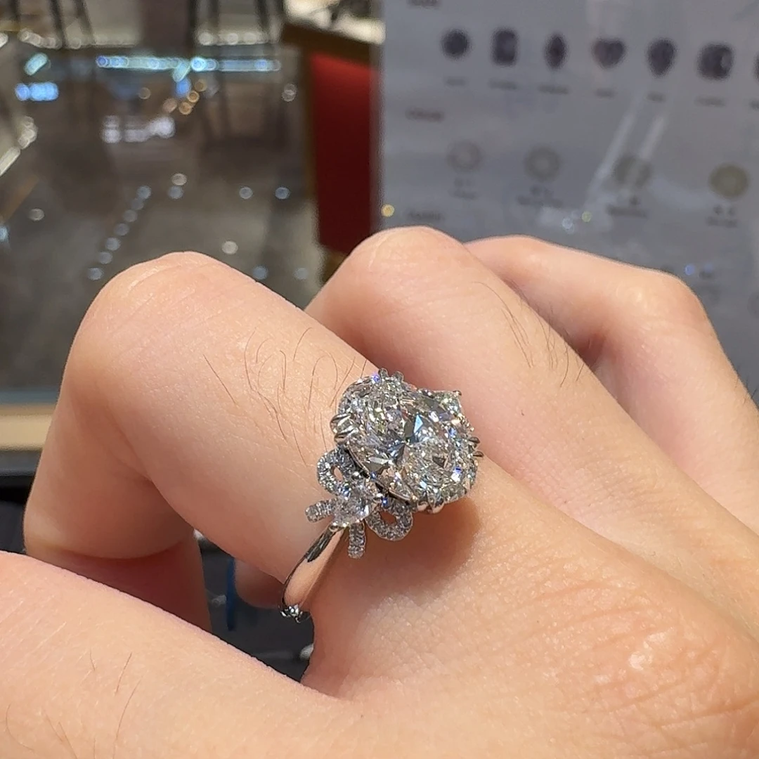 实验室培育钻石铂Pt950镶嵌两克拉蝴蝶结椭圆