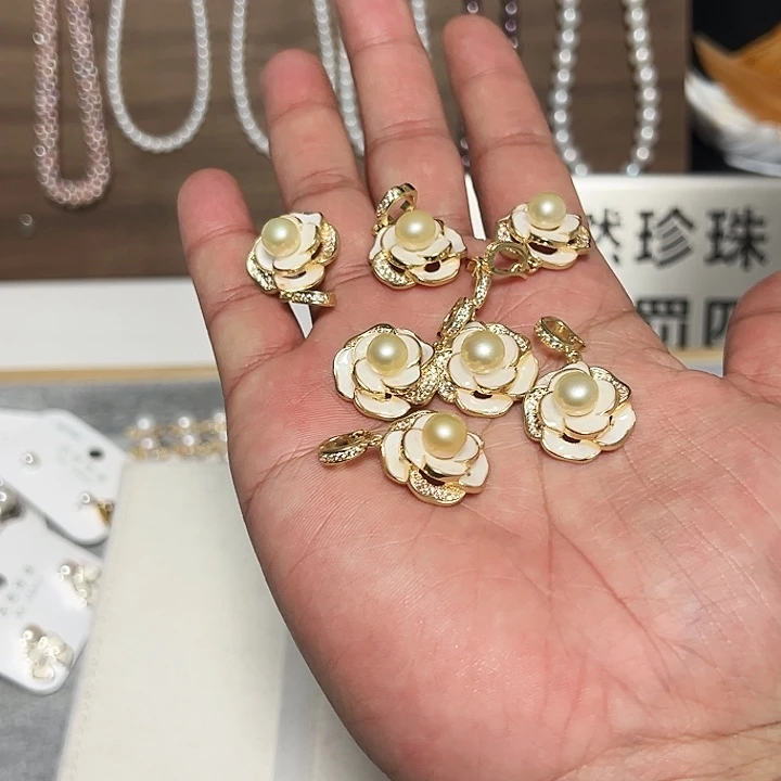 钛钢吊坠(不含链)淡水珍珠