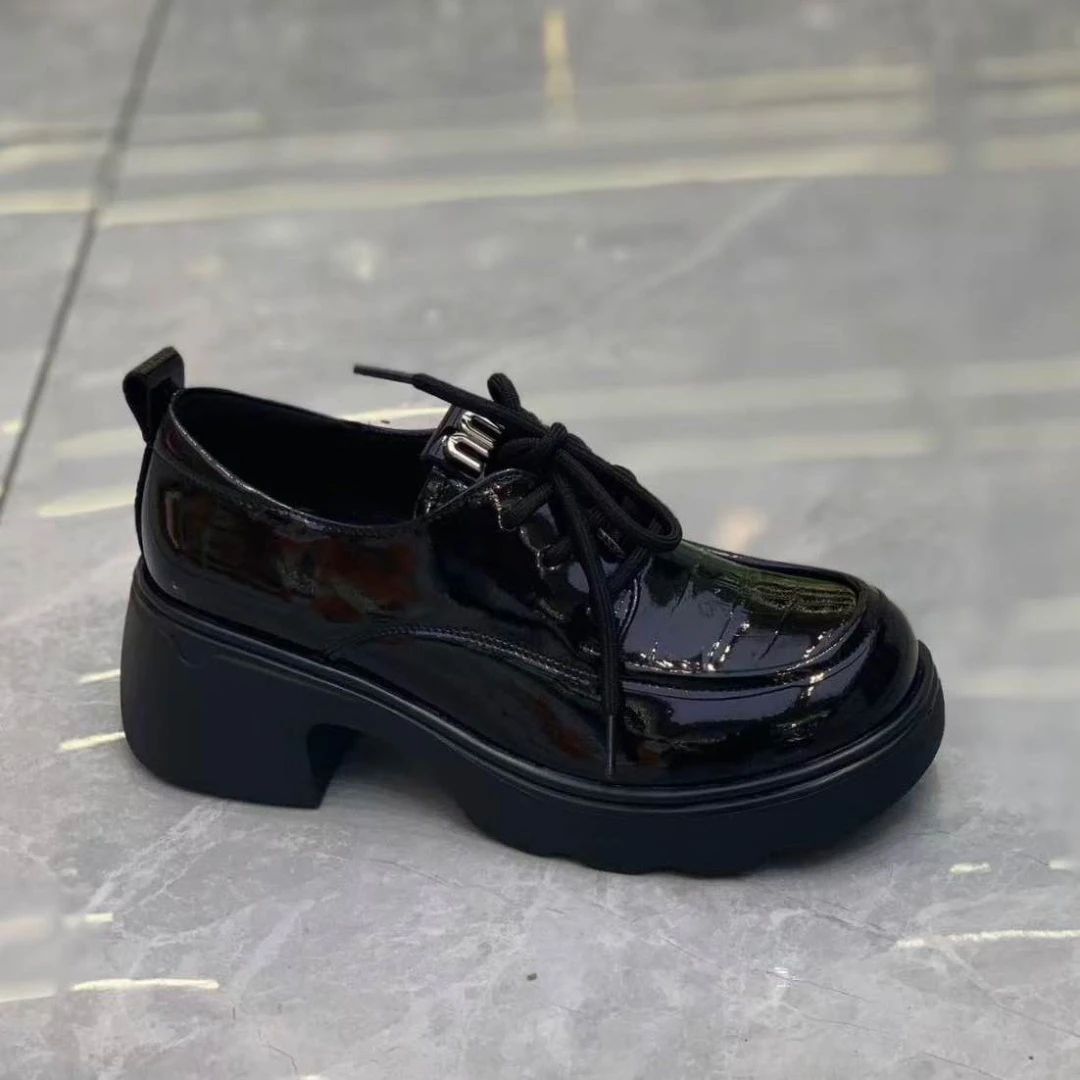 5017 女厚底粗跟系带压花乐福鞋