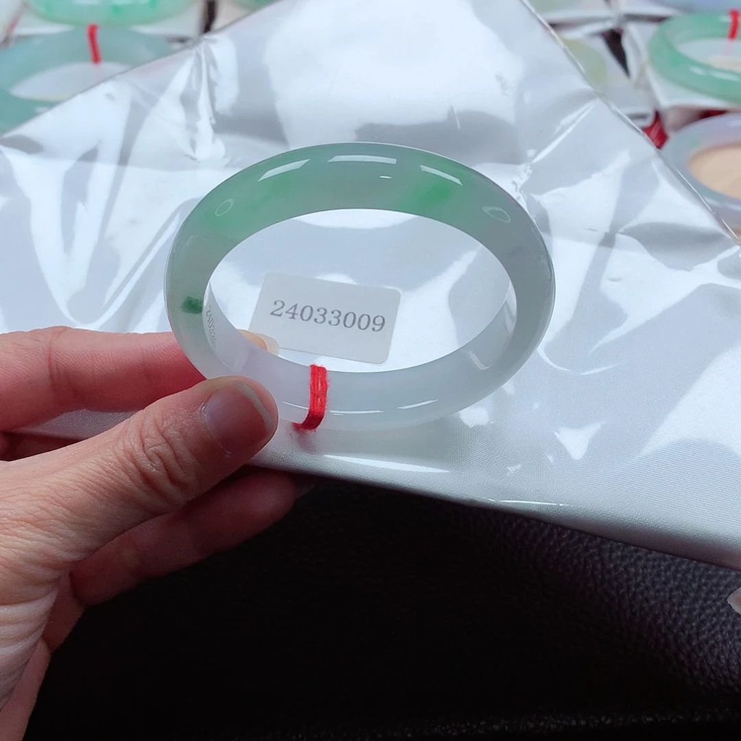 翡翠手镯（贵妃镯）未镶嵌天然A货翡翠手镯